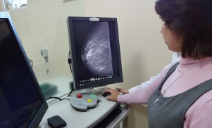 Цифровой маммограф с биопсийной приставкой появился в Консультативно-диагностическом центре Южно-Сахалинска